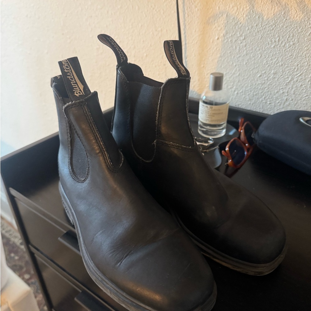 Black blundstones